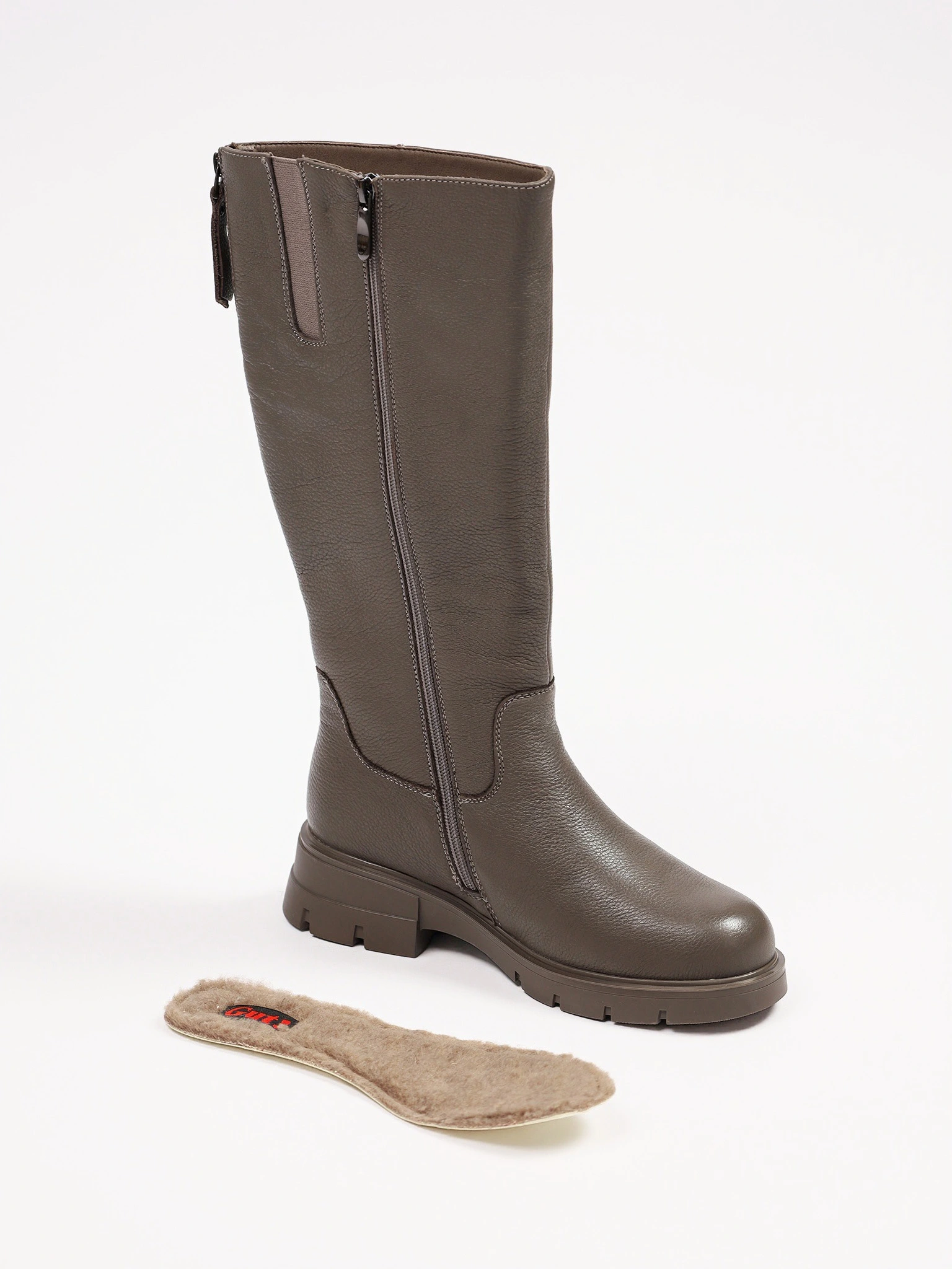 Сапоги серого цвета на рельефной подошве